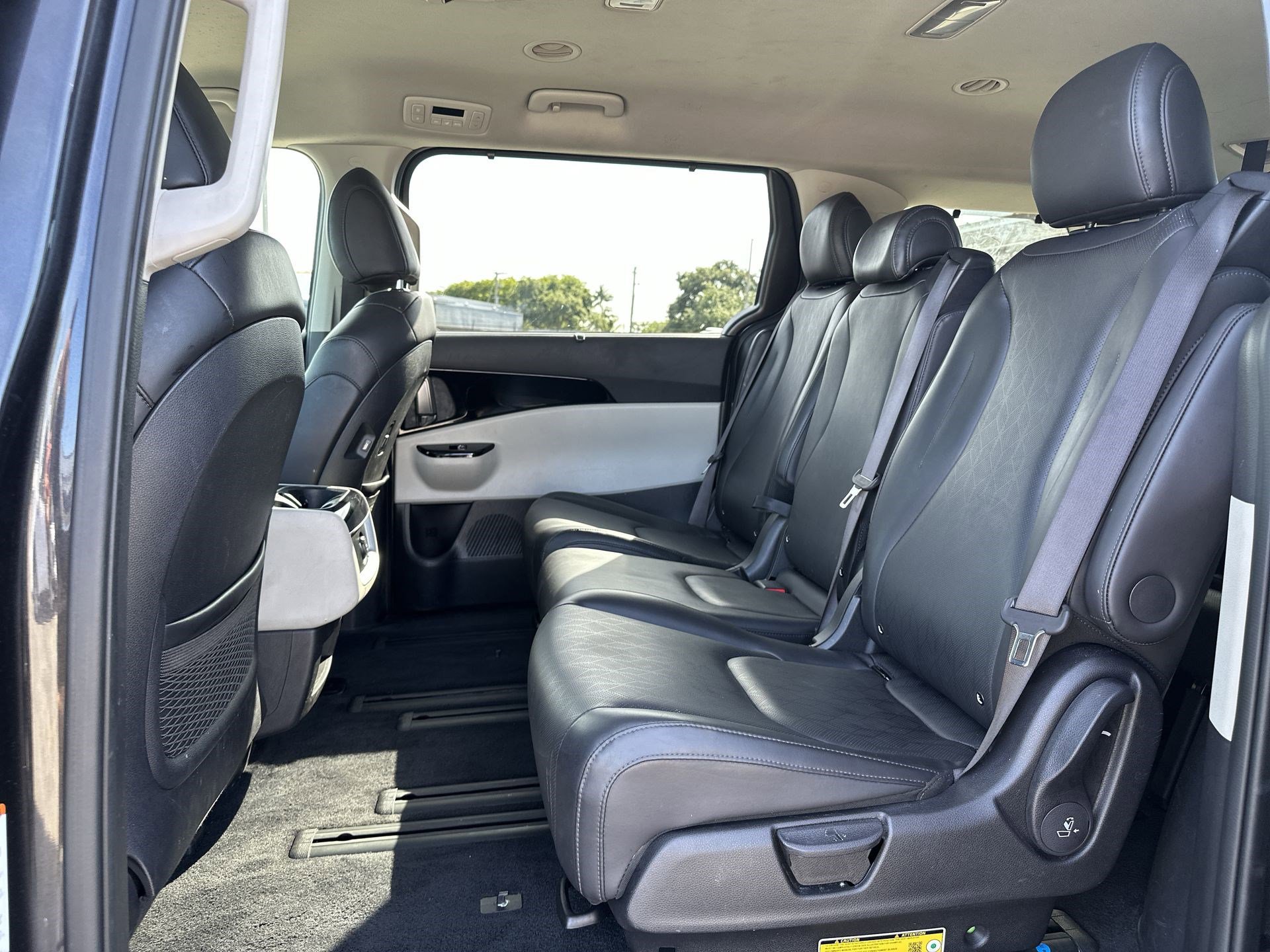 Used 2024 Kia Carnival EX FWD image 23