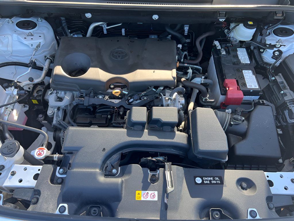 Used 2025 Toyota RAV4 XLE AWD/4WD image 9