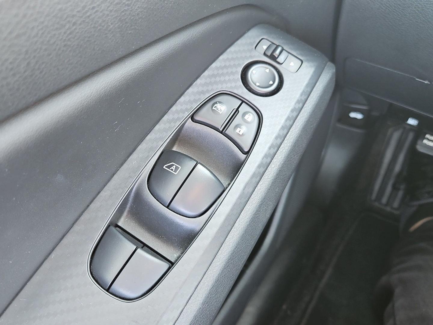 Used 2025 Nissan Altima 2.5 SV FWD image 25