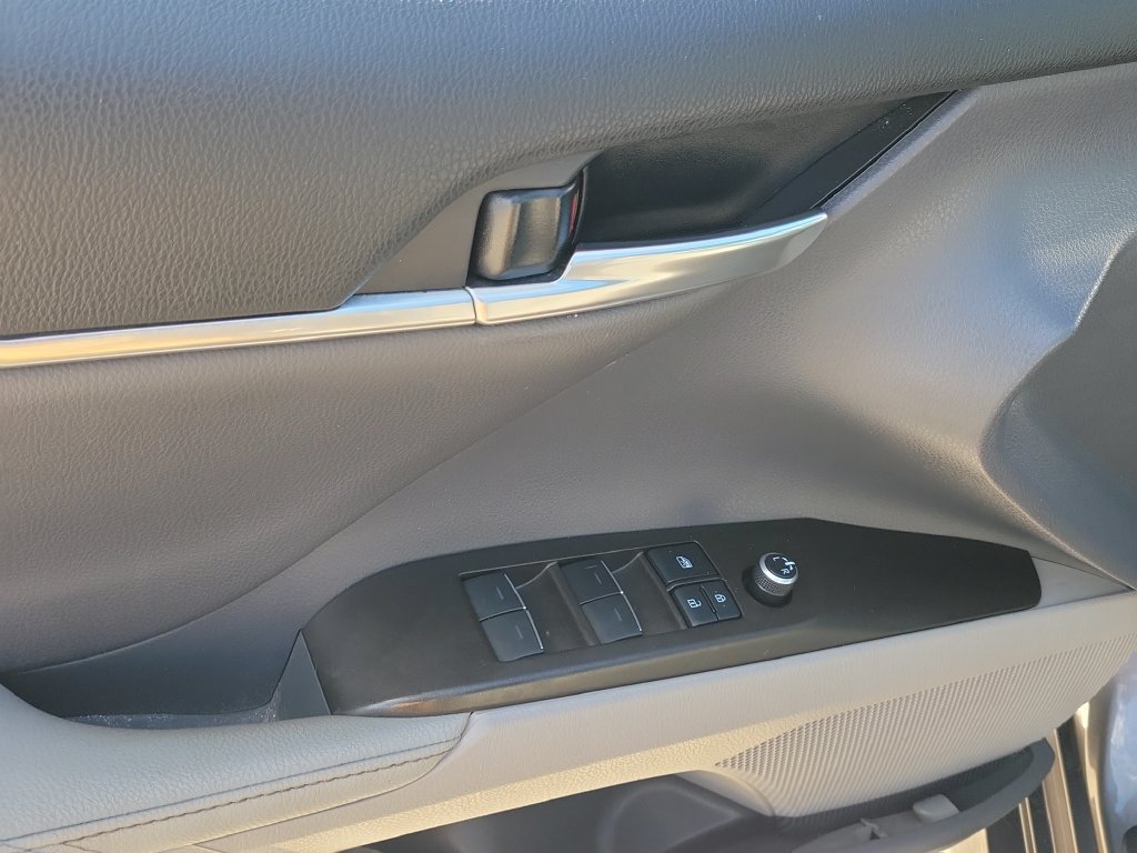 Used 2021 Toyota Camry XLE FWD image 20