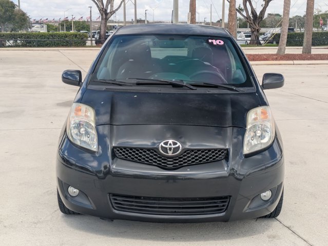 Used 2010 Toyota Yaris 2-Door Hatchback image 2