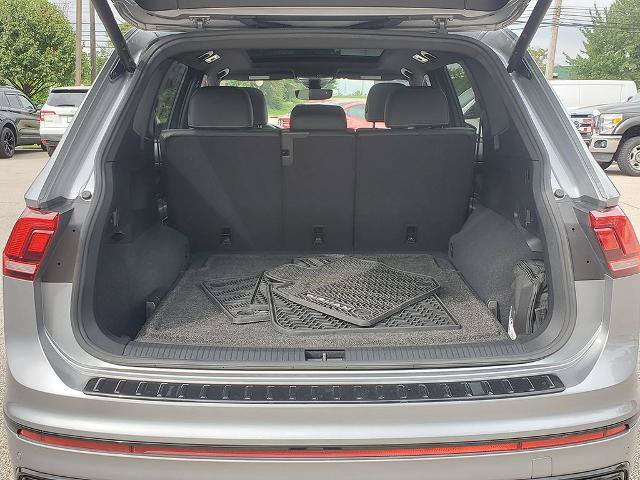 Used 2023 Volkswagen Tiguan SE R-Line AWD/4WD image 9