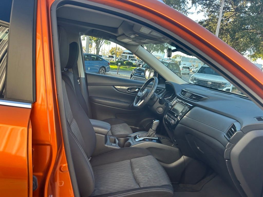 Used 2020 Nissan Rogue SV w/ Sun & Sound Touring Package image 34