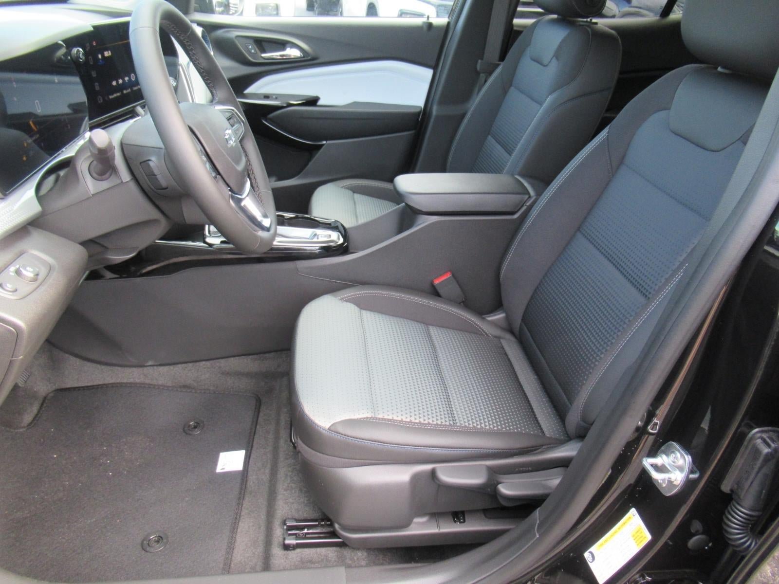 New 2026 Chevrolet Trax LT w/ Midnight Edition FWD image 16