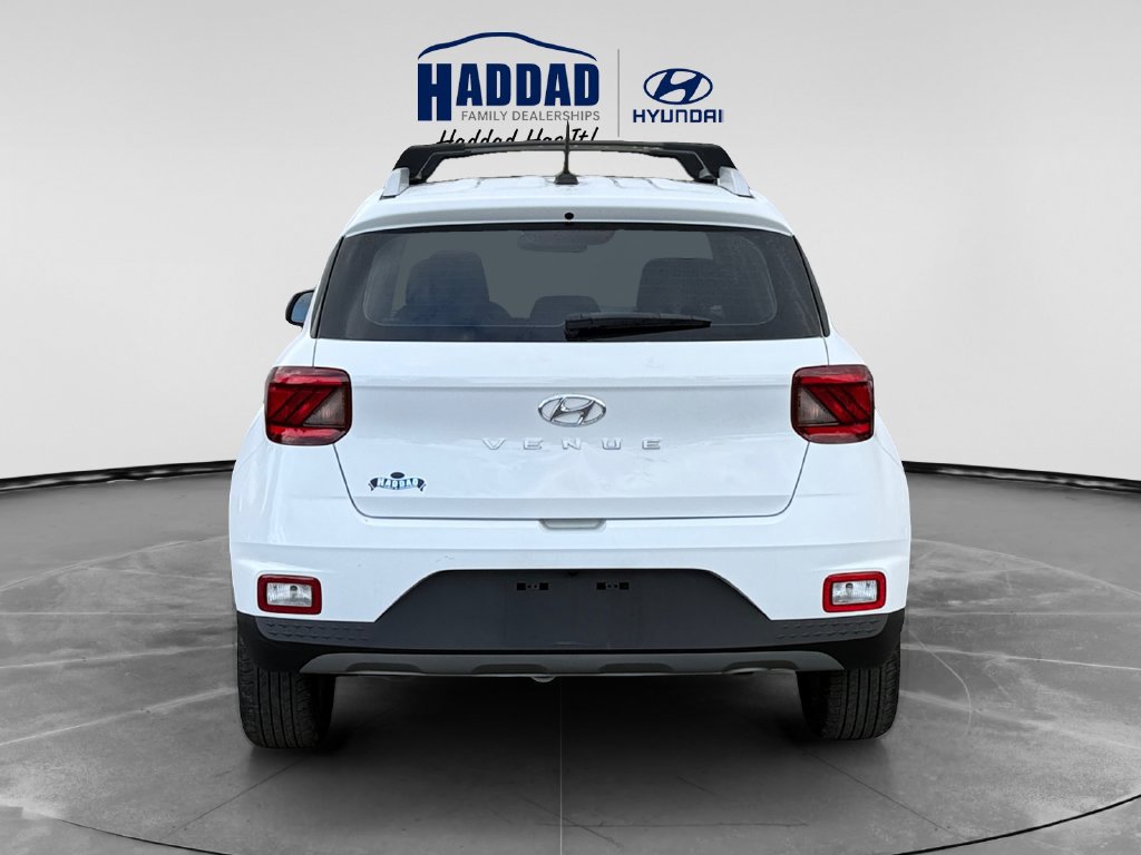 Used 2024 Hyundai Venue SEL FWD image 4