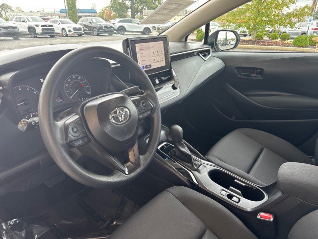 Used 2025 Toyota Corolla LE FWD image 10