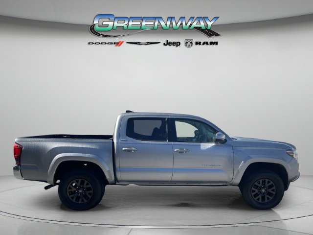 Used 2020 Toyota Tacoma SR5 RWD image 5