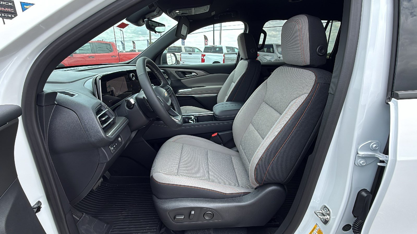 New 2026 Chevrolet Traverse LT w/ Driver Confidence Package FWD image 9