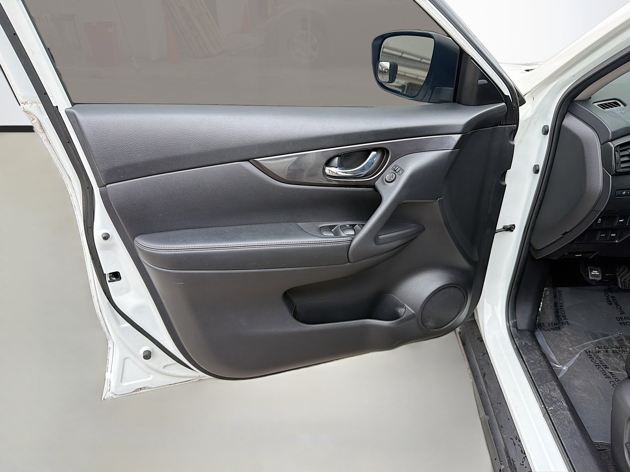 Used 2018 Nissan Rogue SV image 22