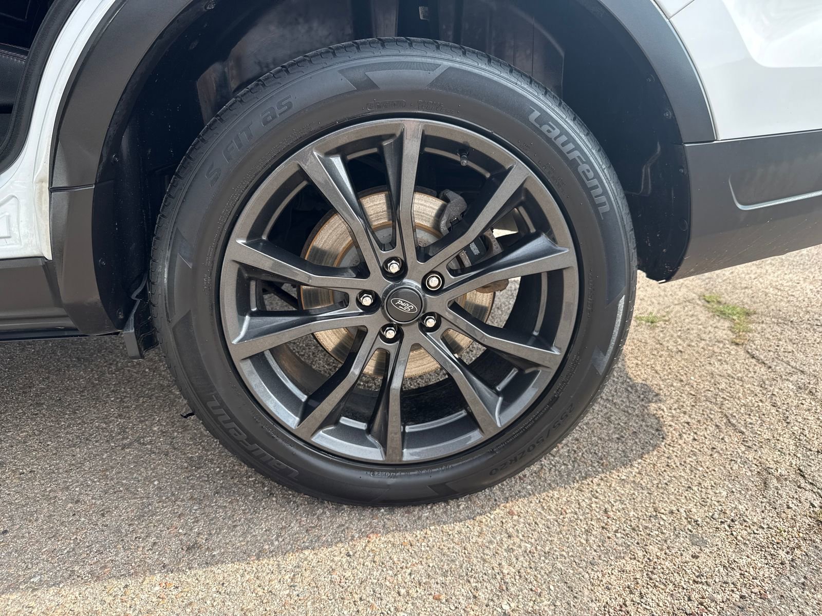 Used 2018 Ford Explorer XLT w/ Equipment Group 202A AWD/4WD image 26