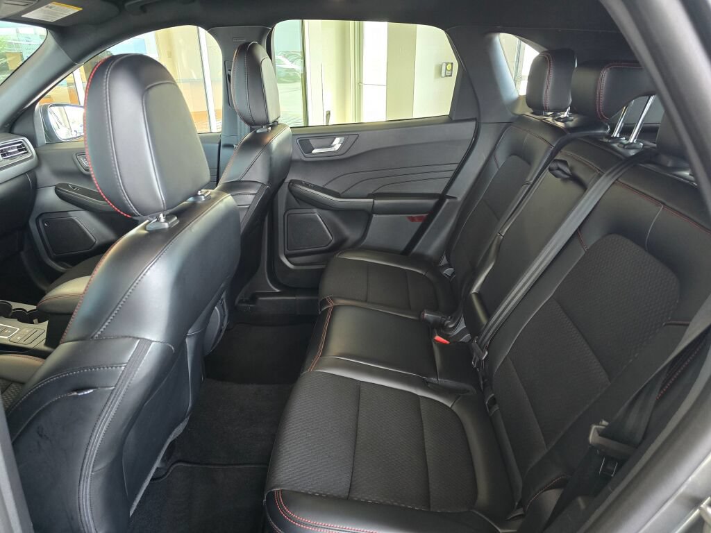 Used 2025 Ford Escape ST-Line Select AWD/4WD image 36