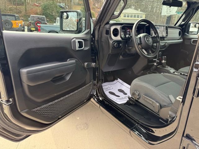 Used 2024 Jeep Gladiator Sport AWD/4WD image 15