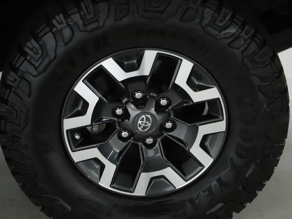 Certified 2020 Toyota Tacoma TRD Off-Road w/ Technology Package AWD/4WD image 10