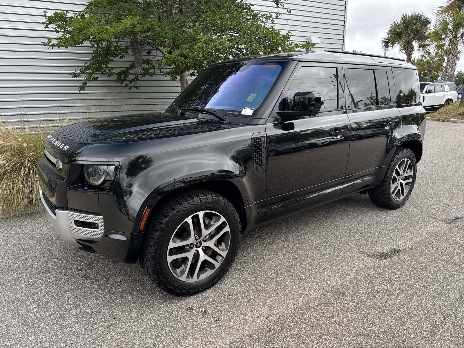Certified 2022 Land Rover Defender 110 XS Edition AWD/4WD image 1