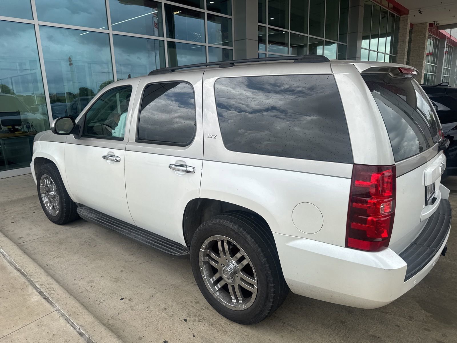 Used 2007 Chevrolet Tahoe LTZ w/ LTZ Preferred Equipment Group image 14