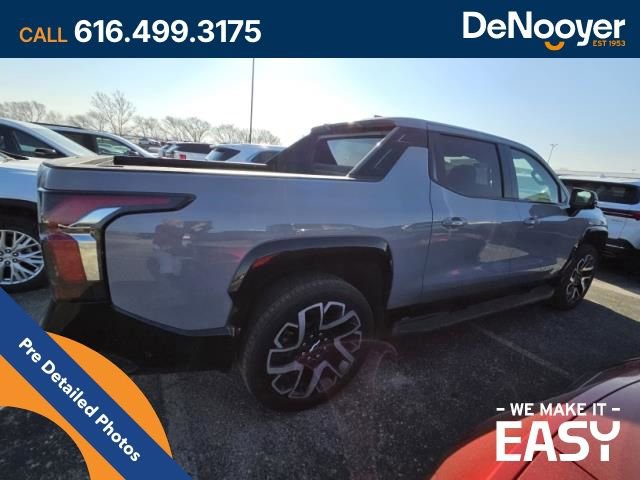 Used 2025 Chevrolet Silverado EV RST AWD/4WD image 5