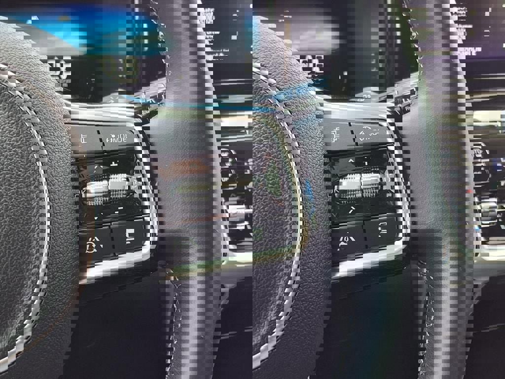 Used 2023 Kia Sorento SX image 18