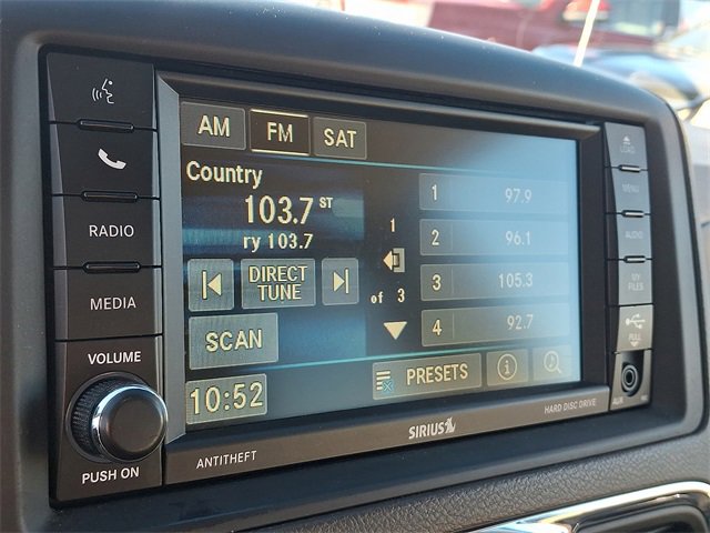 Used 2015 Chrysler Town & Country Touring image 14