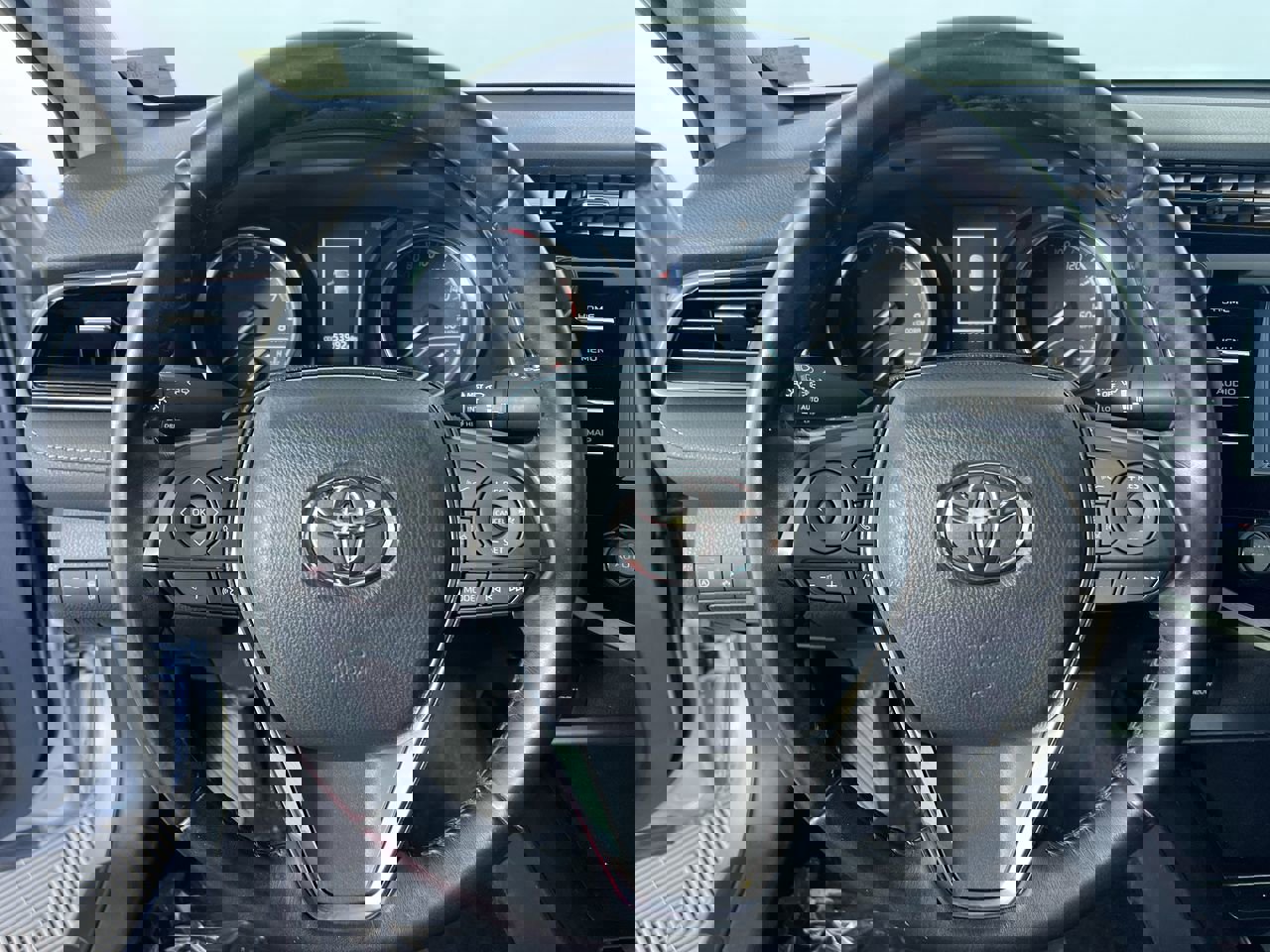 Used 2020 Toyota Camry SE image 15