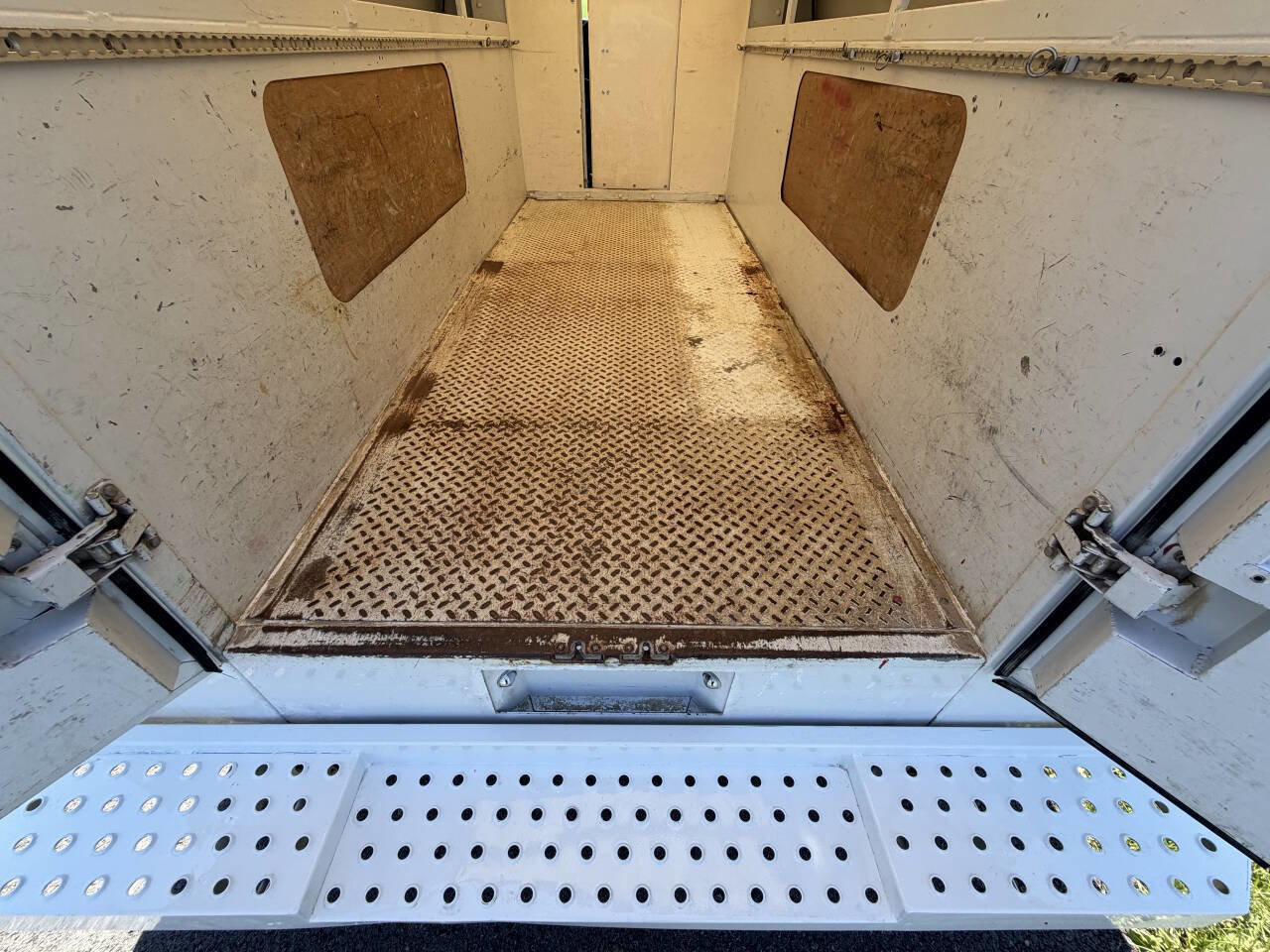 Used 2011 Chevrolet Express 3500 RWD image 50