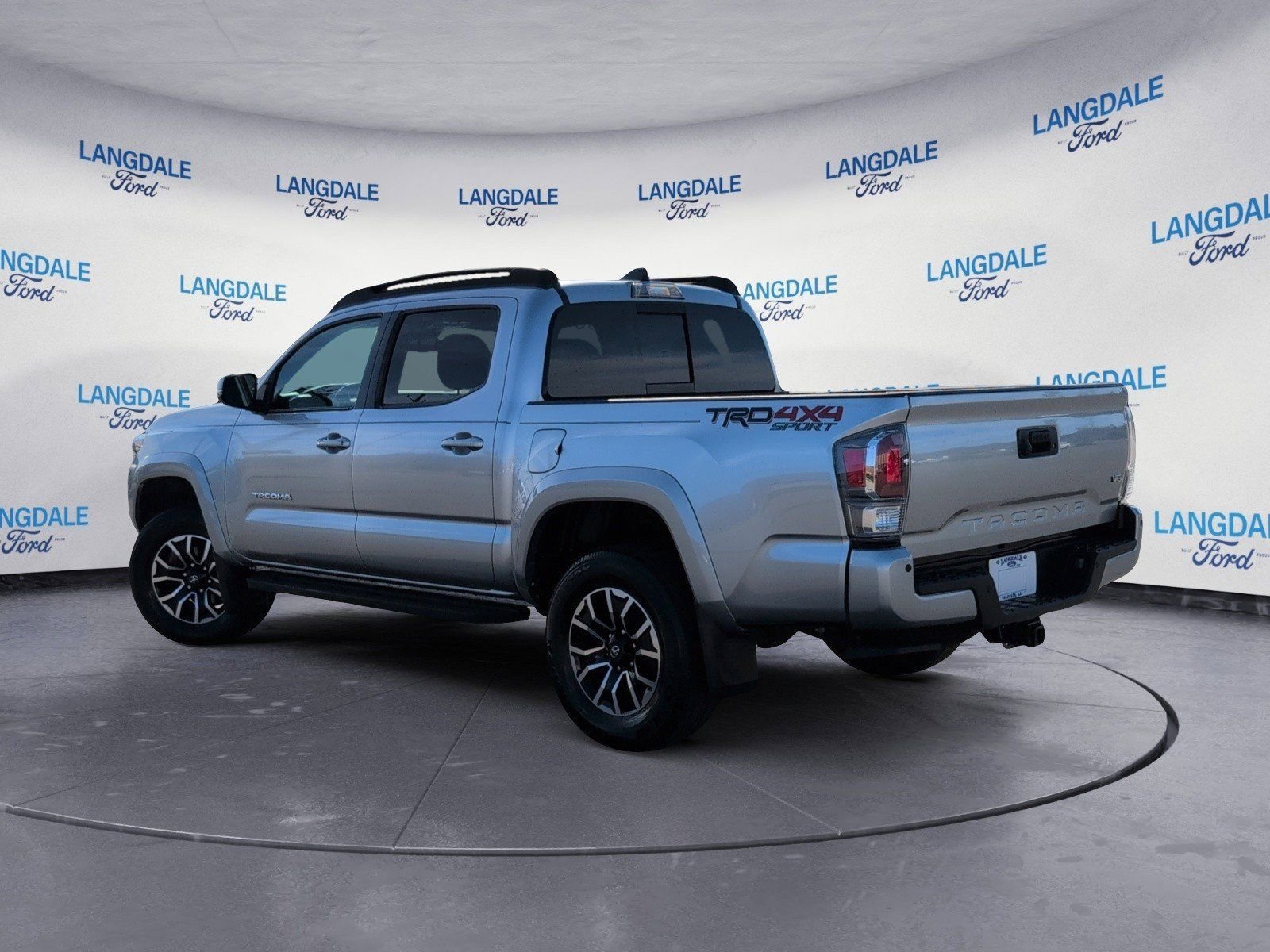 Used 2022 Toyota Tacoma TRD Sport w/ Technology Package AWD/4WD image 9