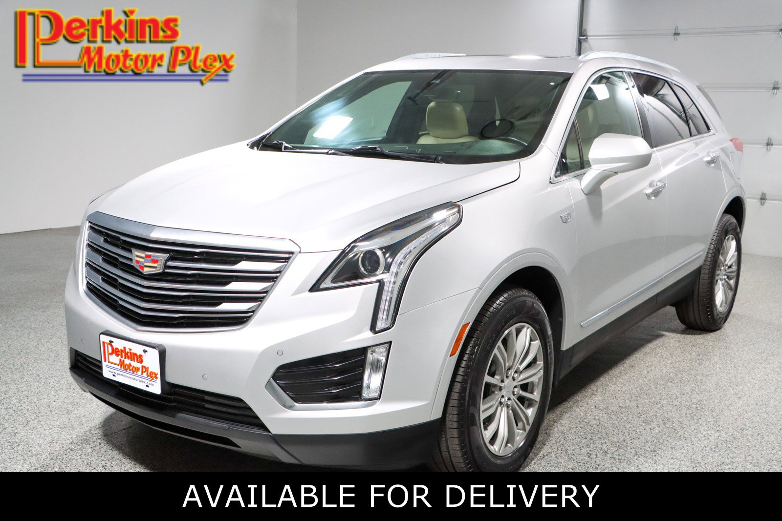 Used 2018 Cadillac XT5 Luxury w/ Driver Awareness Package image 1