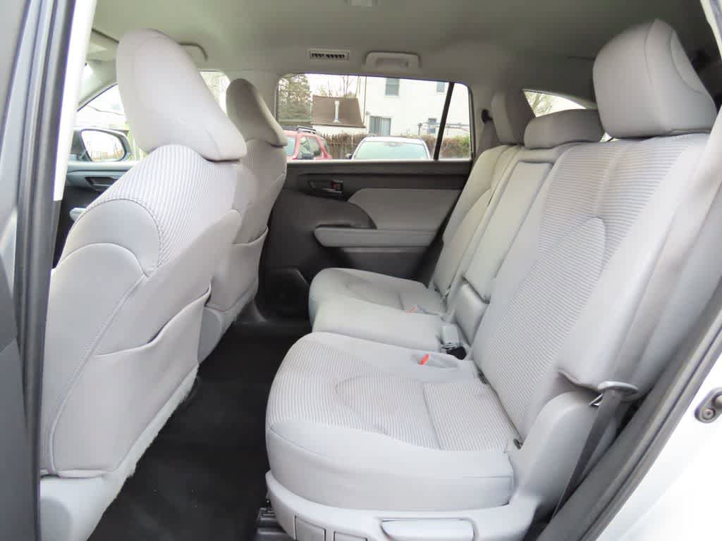 Used 2023 Toyota Highlander LE AWD/4WD image 14