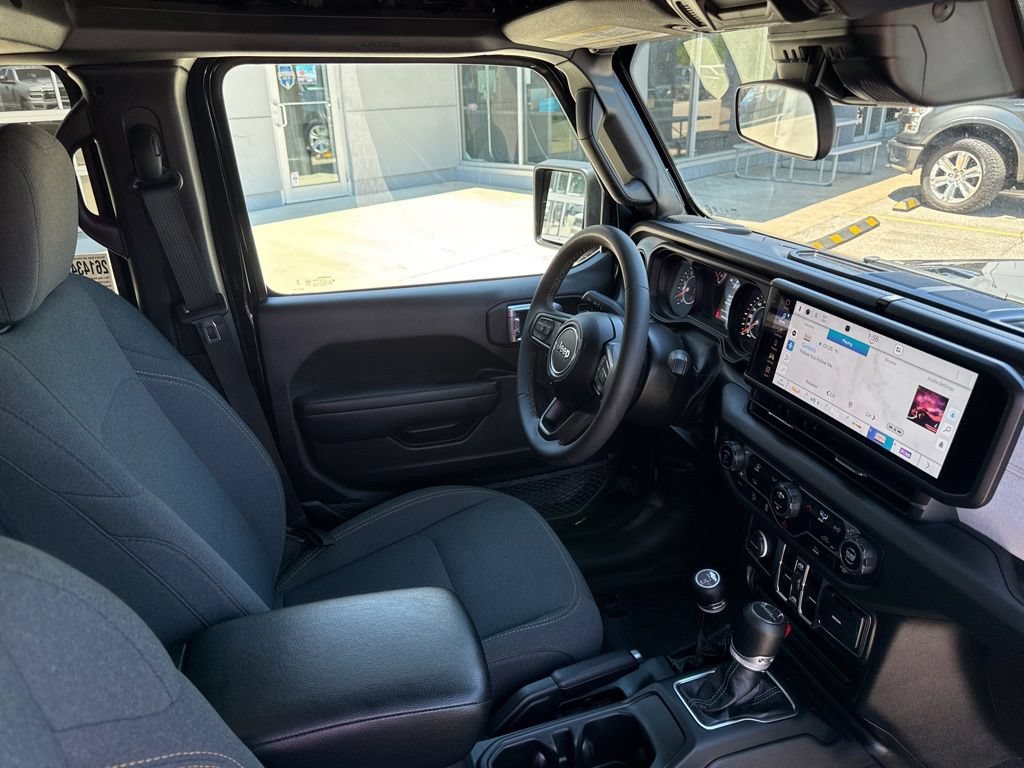 Used 2024 Jeep Gladiator Sport AWD/4WD image 44