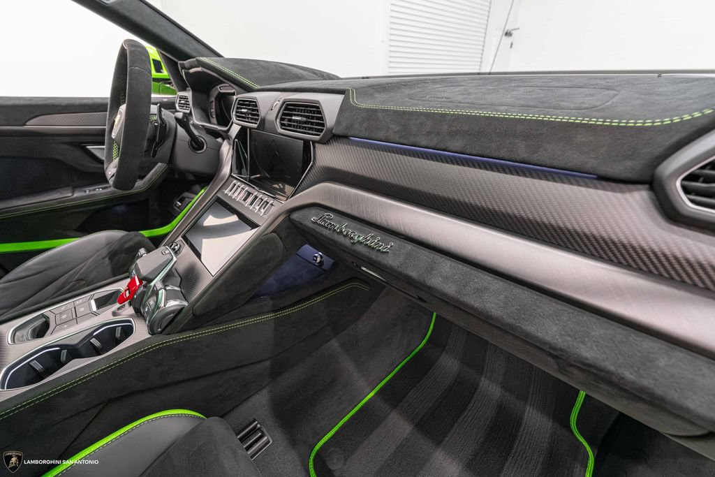 Used 2024 Lamborghini Urus Performante AWD/4WD image 33