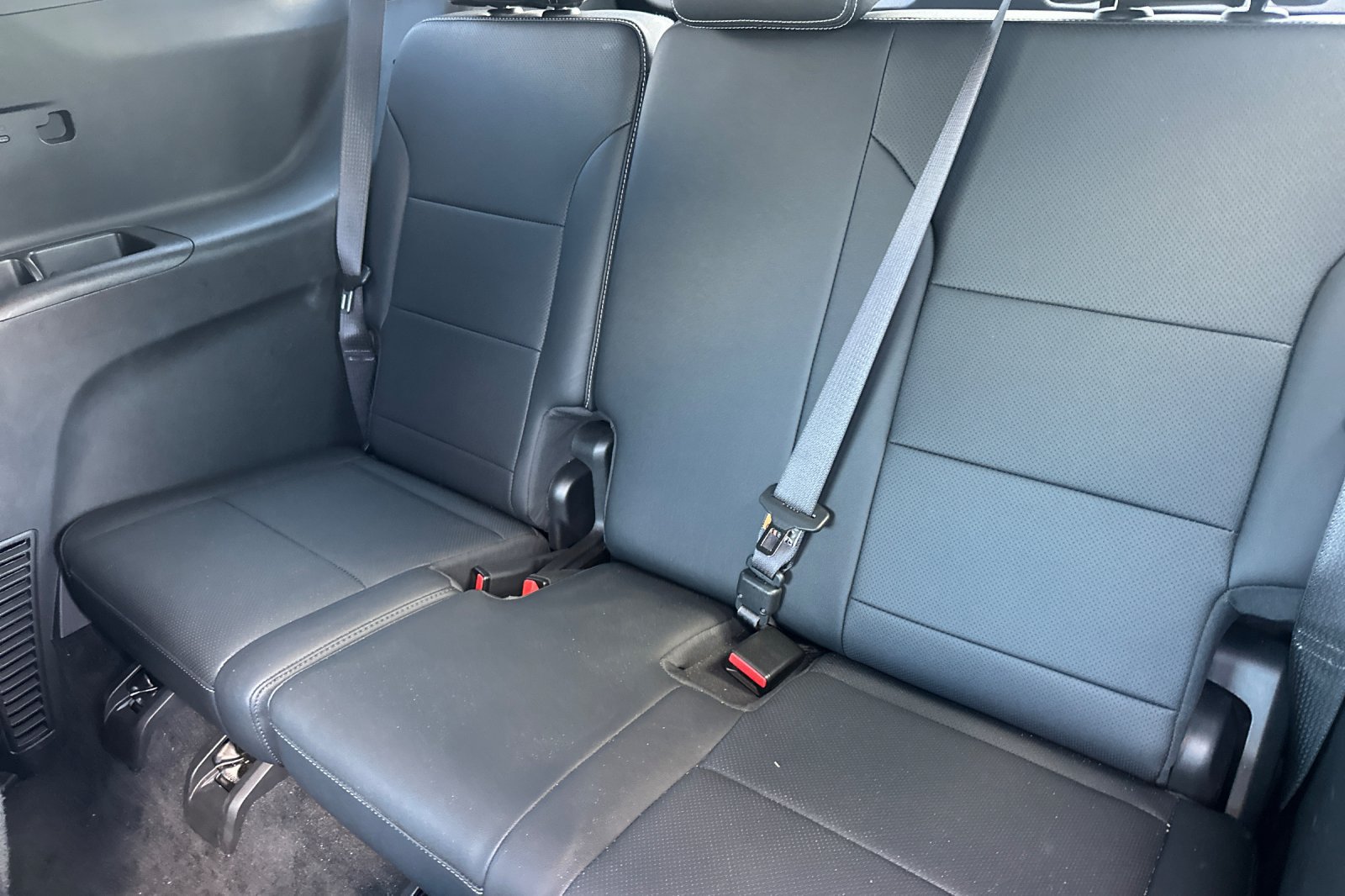 Used 2025 Chevrolet Traverse LT AWD/4WD image 17