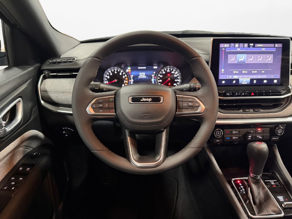 Used 2023 Jeep Compass Latitude AWD/4WD image 14