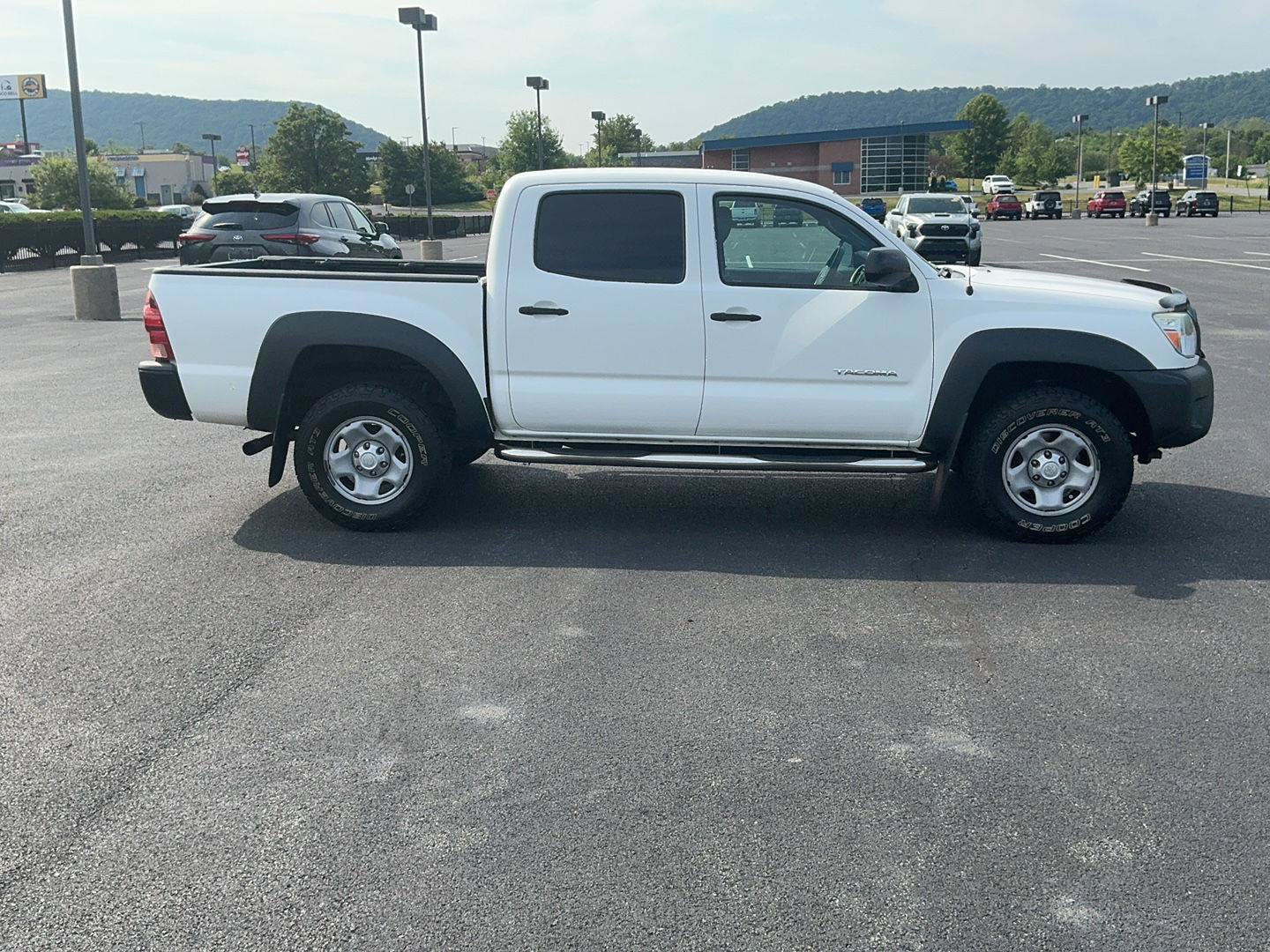 Used 2014 Toyota Tacoma 4x4 Double Cab w/ Convenience Package image 4