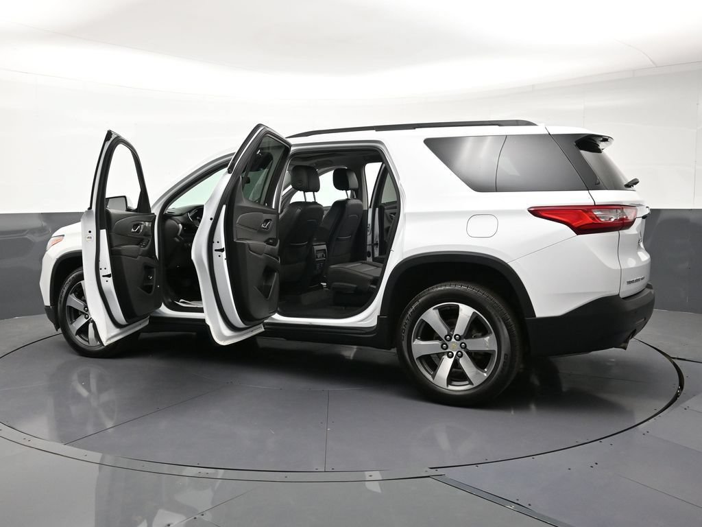 Certified 2020 Chevrolet Traverse LT w/ LT Premium Package AWD/4WD image 35