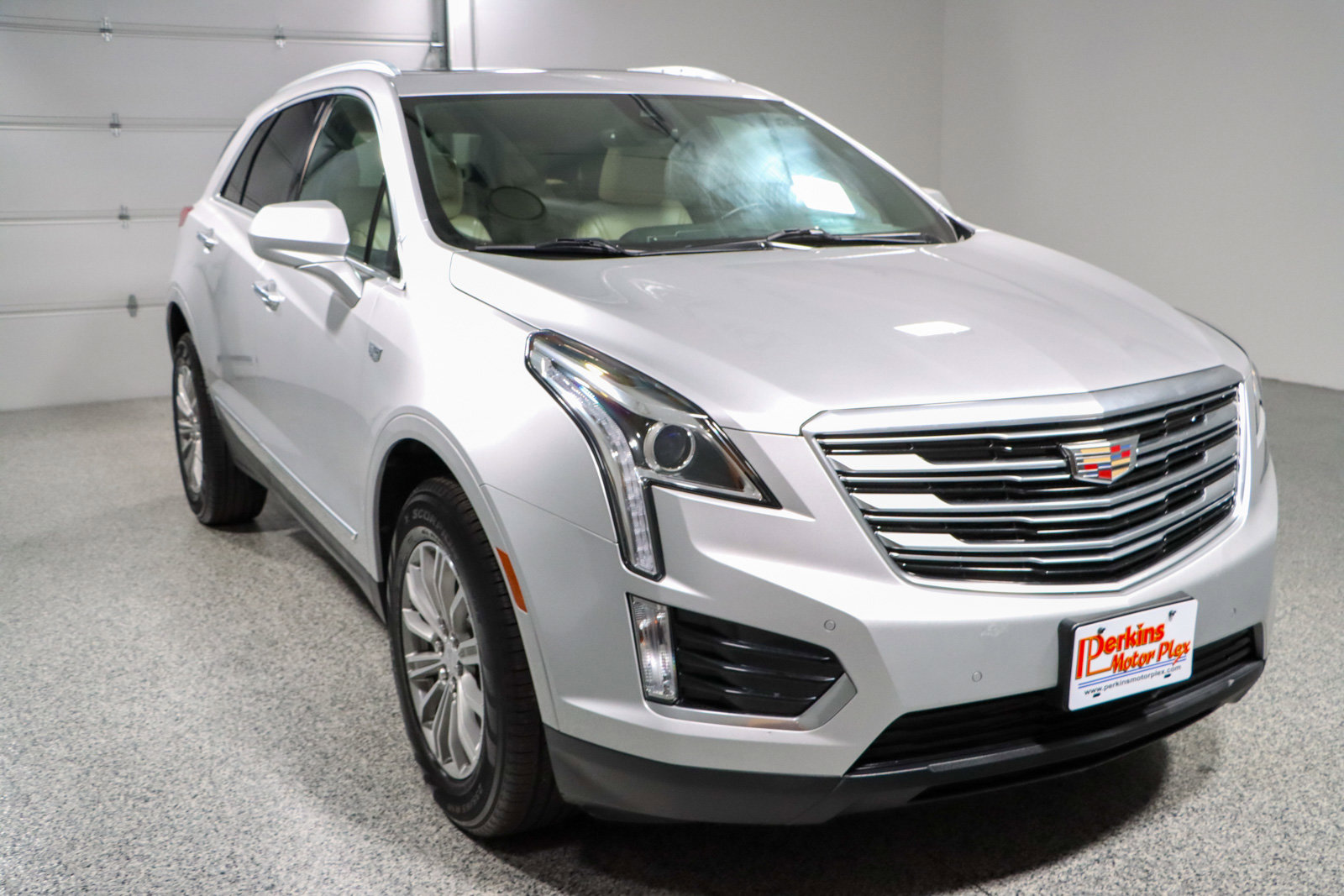 Used 2018 Cadillac XT5 Luxury w/ Driver Awareness Package image 5