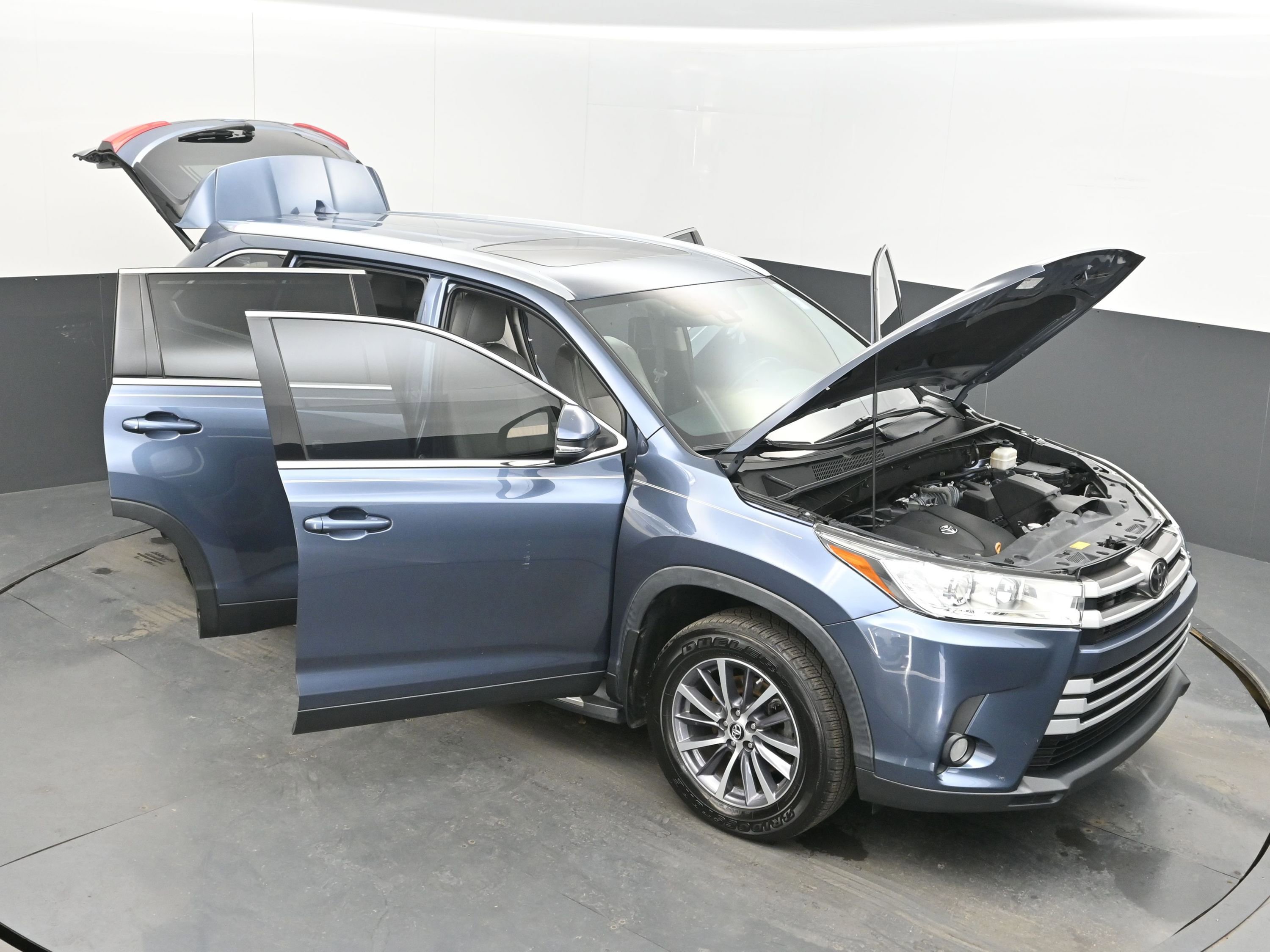 Used 2019 Toyota Highlander XLE image 25