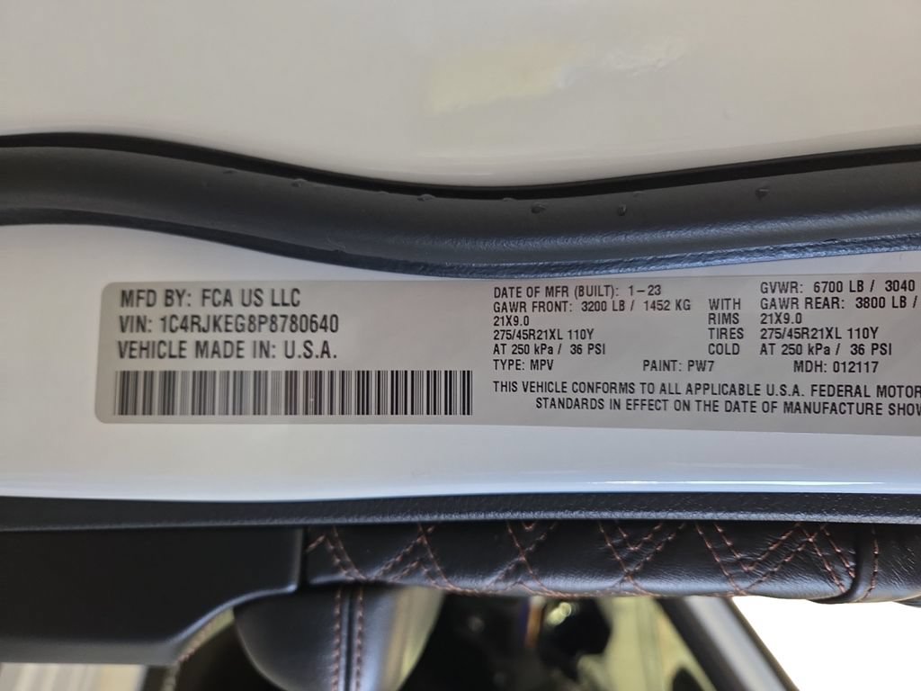Used 2023 Jeep Grand Cherokee L Summit AWD/4WD image 35