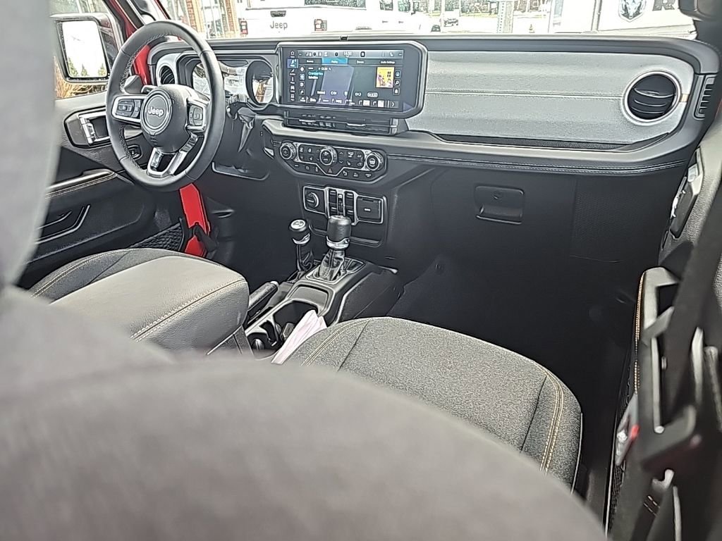 Certified 2025 Jeep Wrangler Unlimited Sahara w/ Safety Group image 23