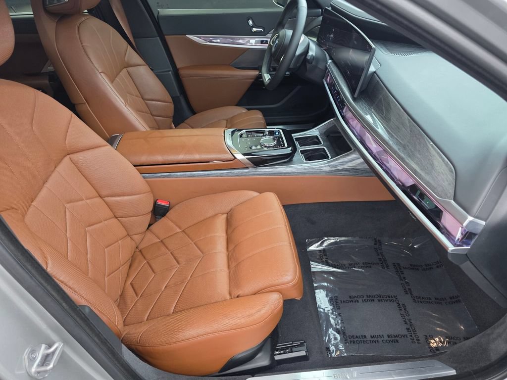 Certified 2023 BMW i7 xDrive60 AWD/4WD image 28