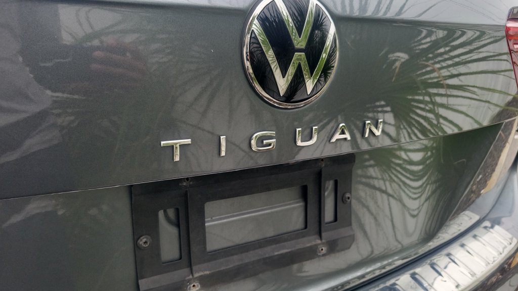 Used 2022 Volkswagen Tiguan SE w/ Panoramic Sunroof Package AWD/4WD image 7