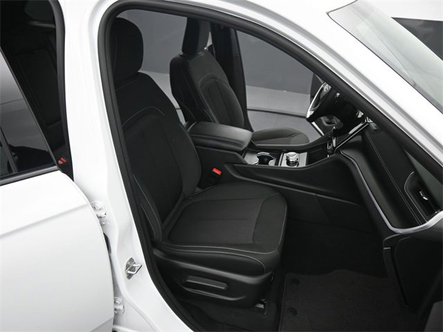 Used 2024 Jeep Grand Cherokee Laredo image 19