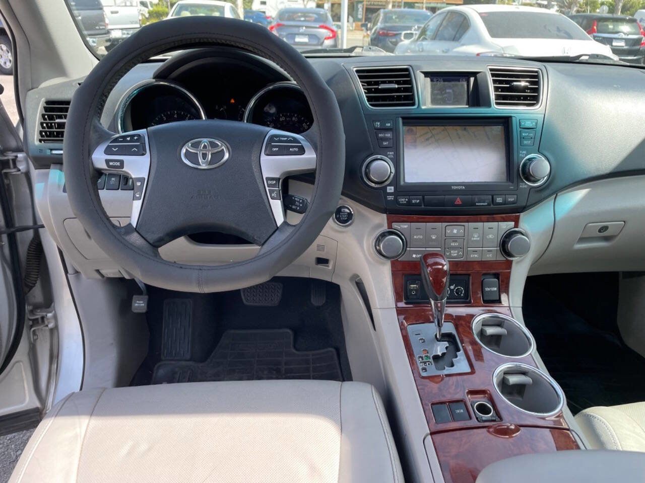 Used 2012 Toyota Highlander Limited w/ Tow Pkg image 23