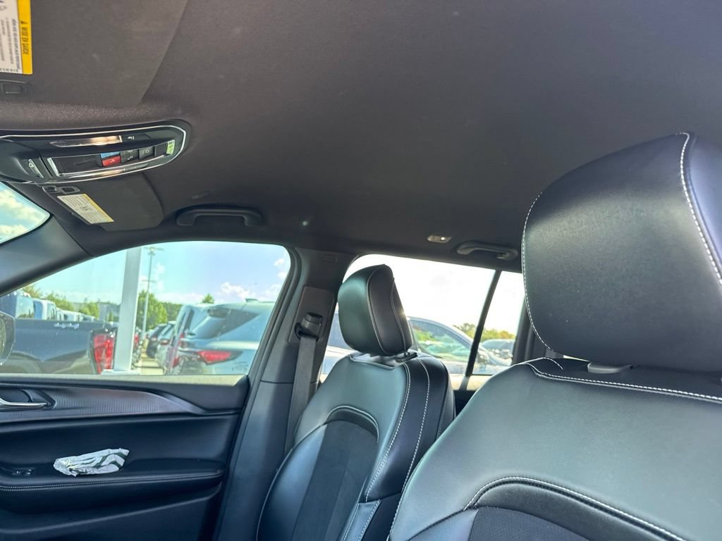 Used 2024 Jeep Grand Cherokee Altitude AWD/4WD image 29