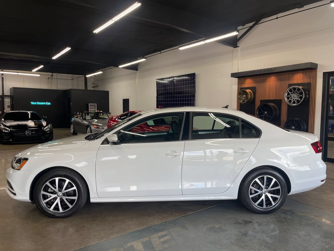 Used 2017 Volkswagen Jetta SE FWD image 5