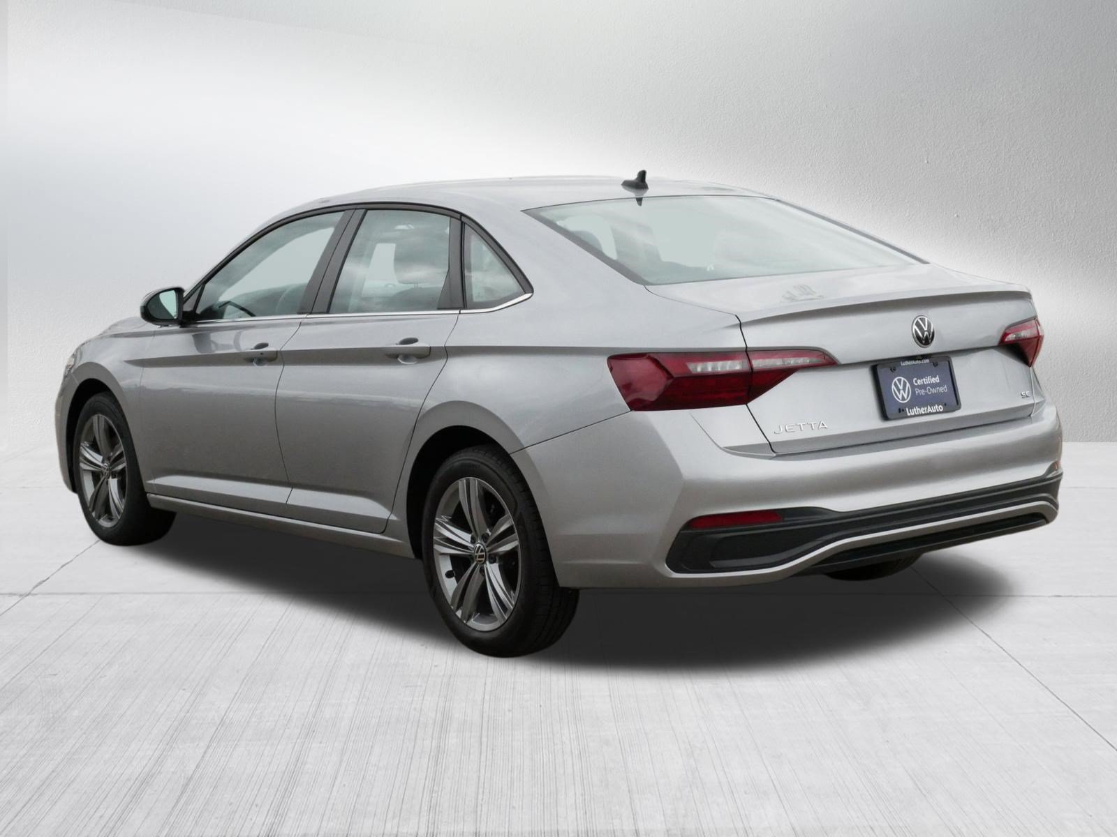 Certified 2024 Volkswagen Jetta SE FWD image 5