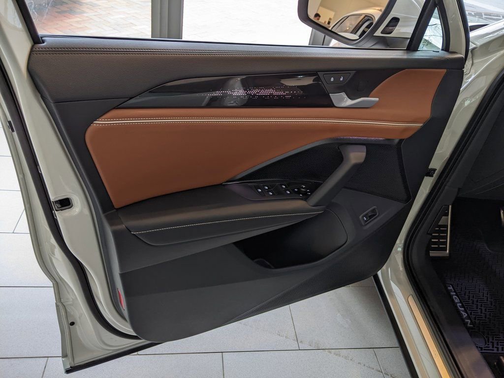 New 2026 Volkswagen Tiguan SEL R-Line image 9