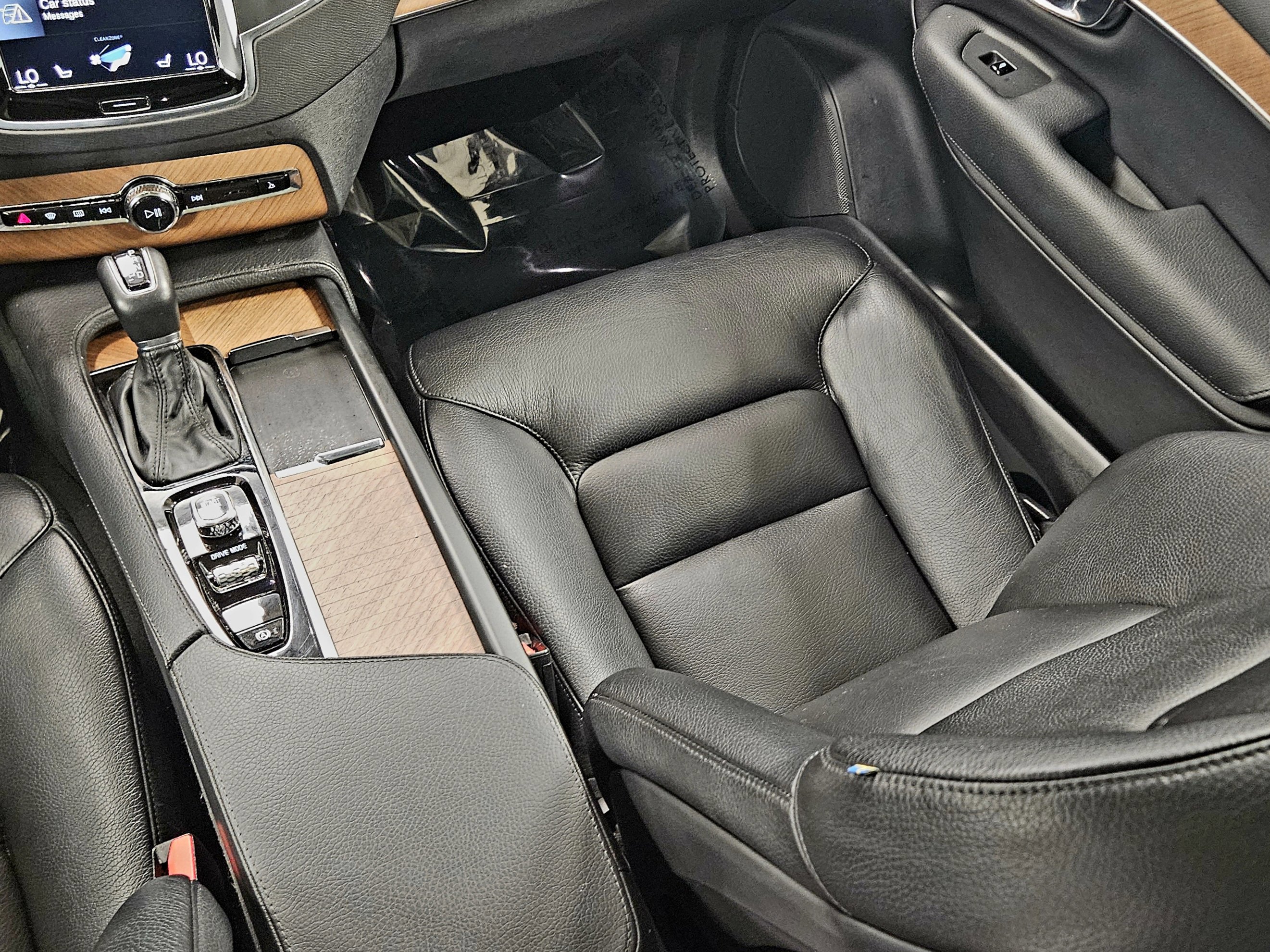 Used 2021 Volvo XC90 T6 Momentum w/ Protection Package Premier image 16