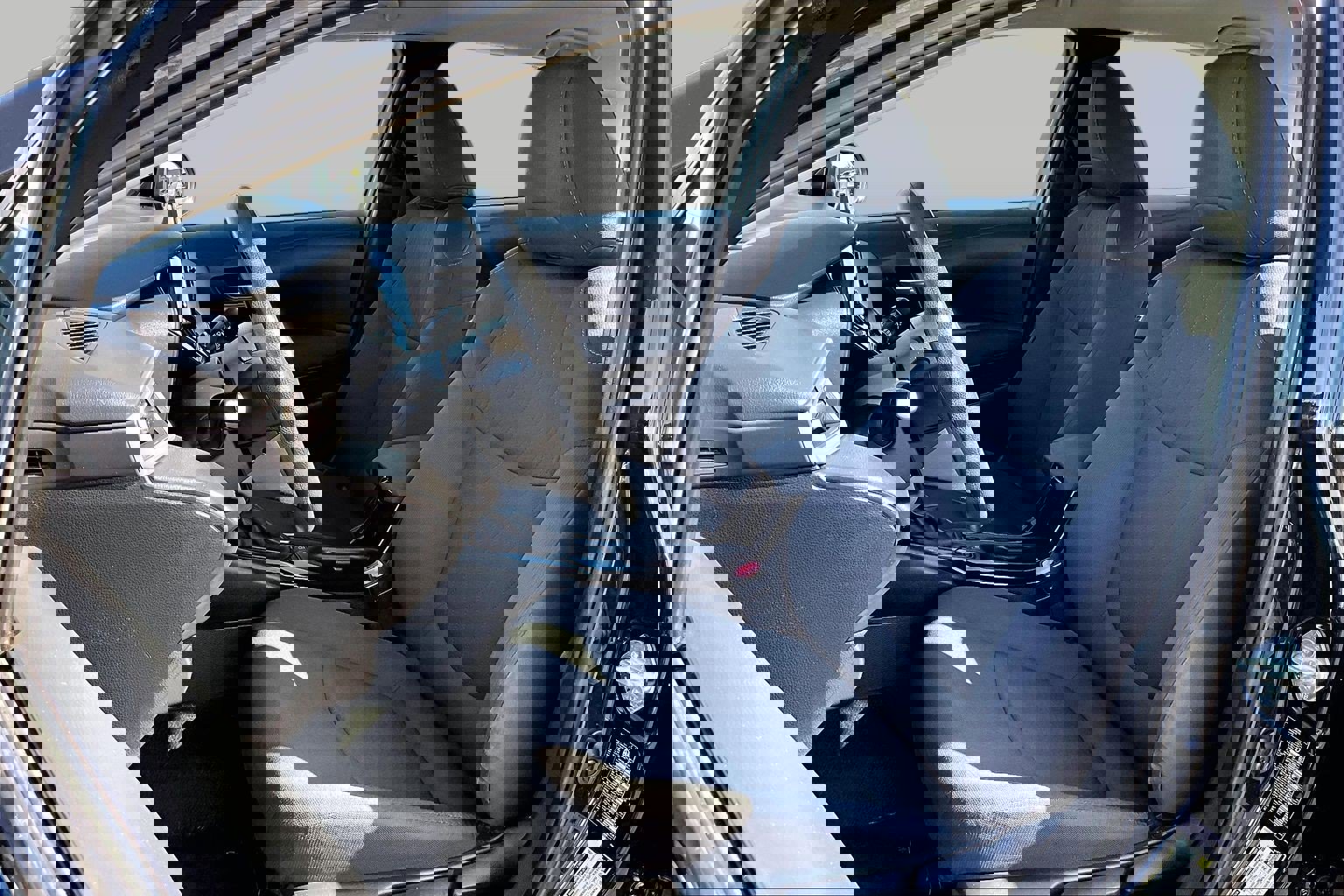 Used 2021 Toyota Corolla LE image 22