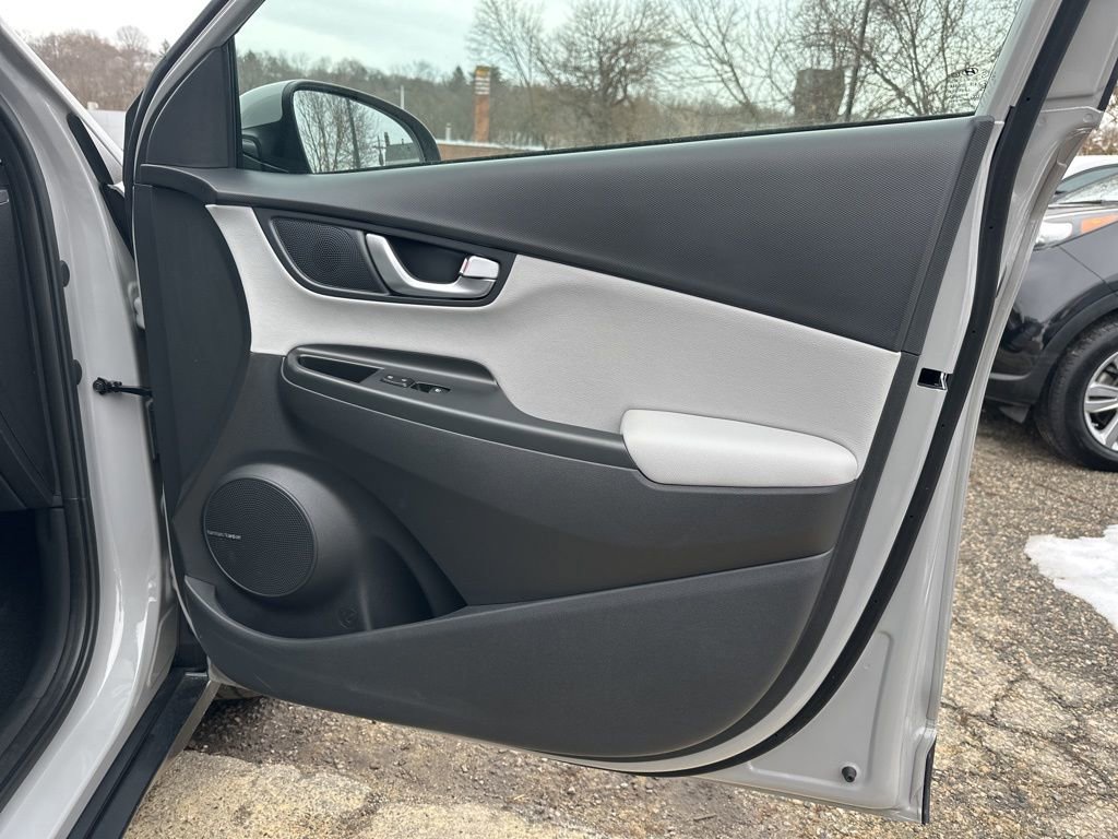 Used 2023 Hyundai Kona Limited image 23