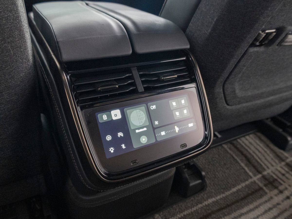 Used 2025 Rivian R1S Premium AWD/4WD image 20