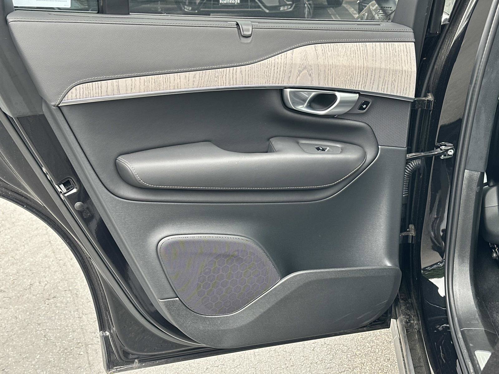 Certified 2024 Volvo XC90 B6 Ultimate w/ Lounge Package image 20